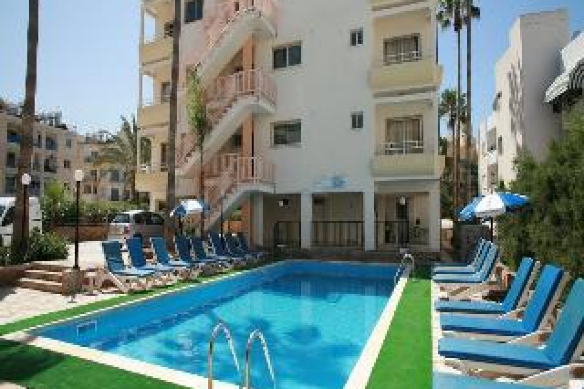 NEW YORK PLAZA HOTEL APARTMENTS