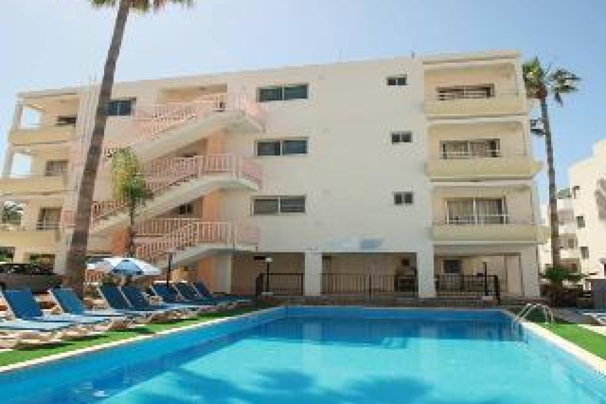 NEW YORK PLAZA HOTEL APARTMENTS