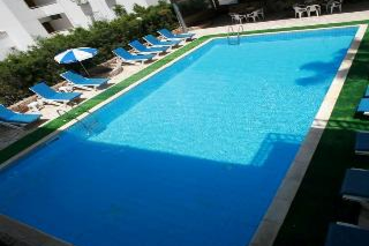 NEW YORK PLAZA HOTEL APARTMENTS