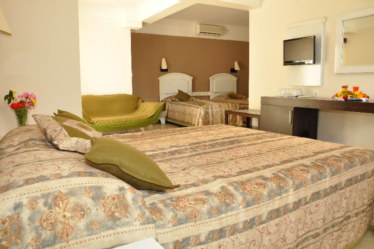 NICHOLAS PARK HOTEL