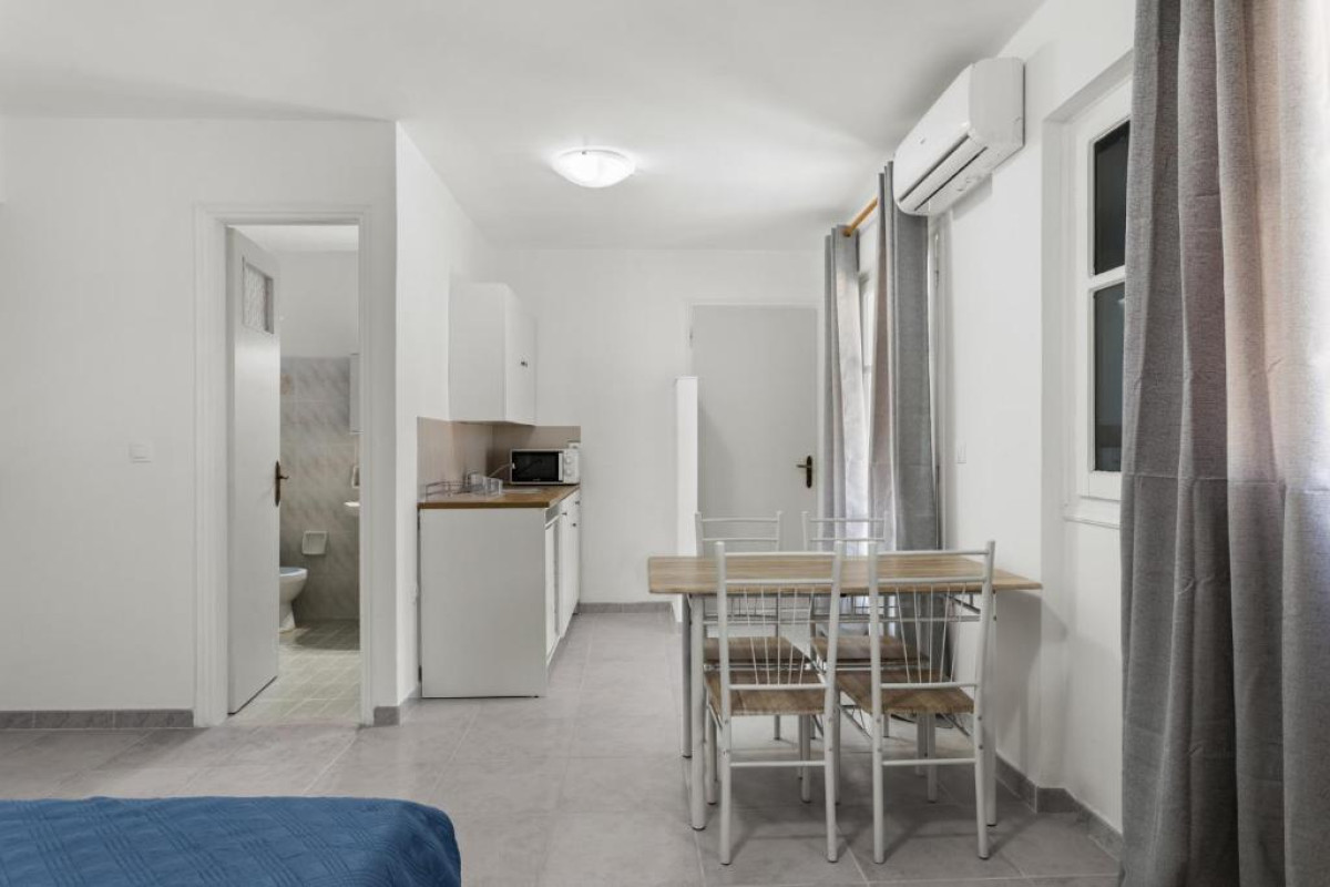 Nikas Rooms and Apartments