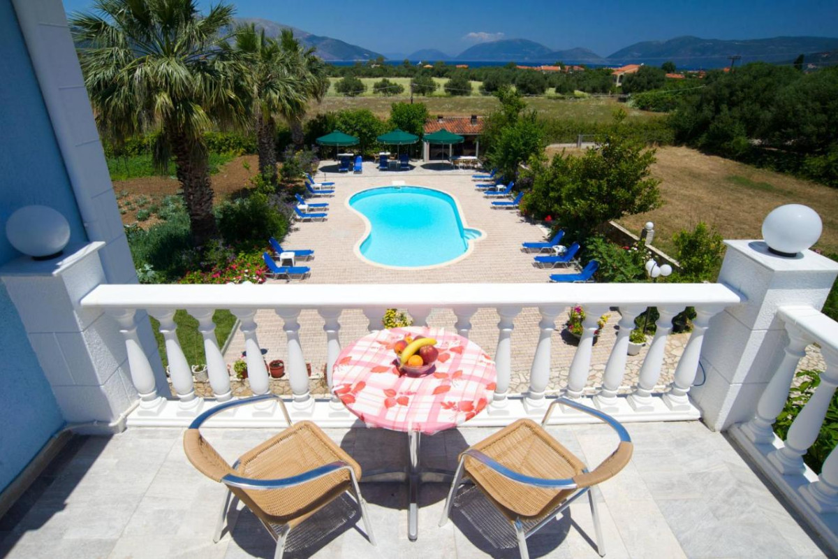 Nikos Studios and Apartments