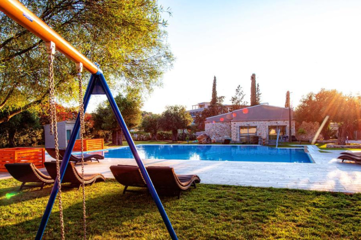 Ninos Laguna Holiday Resort
