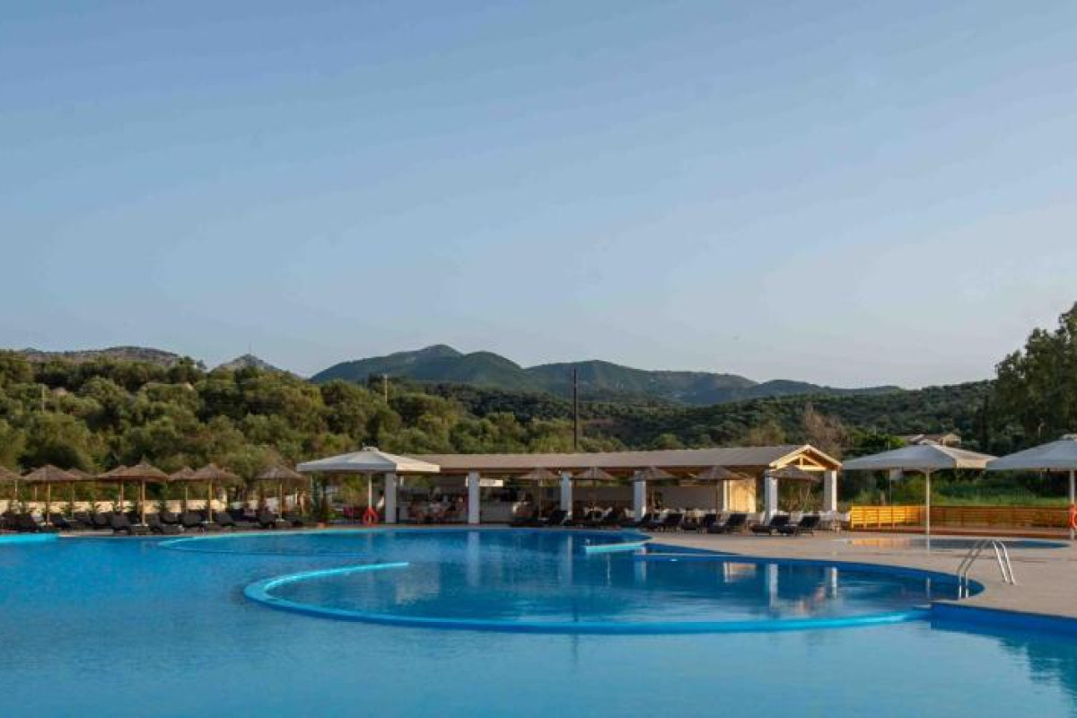 Ninos Laguna Holiday Resort