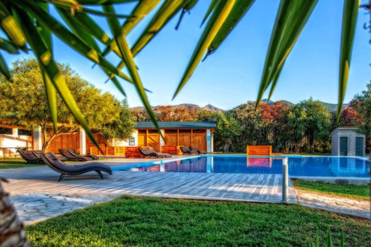 Ninos Laguna Holiday Resort