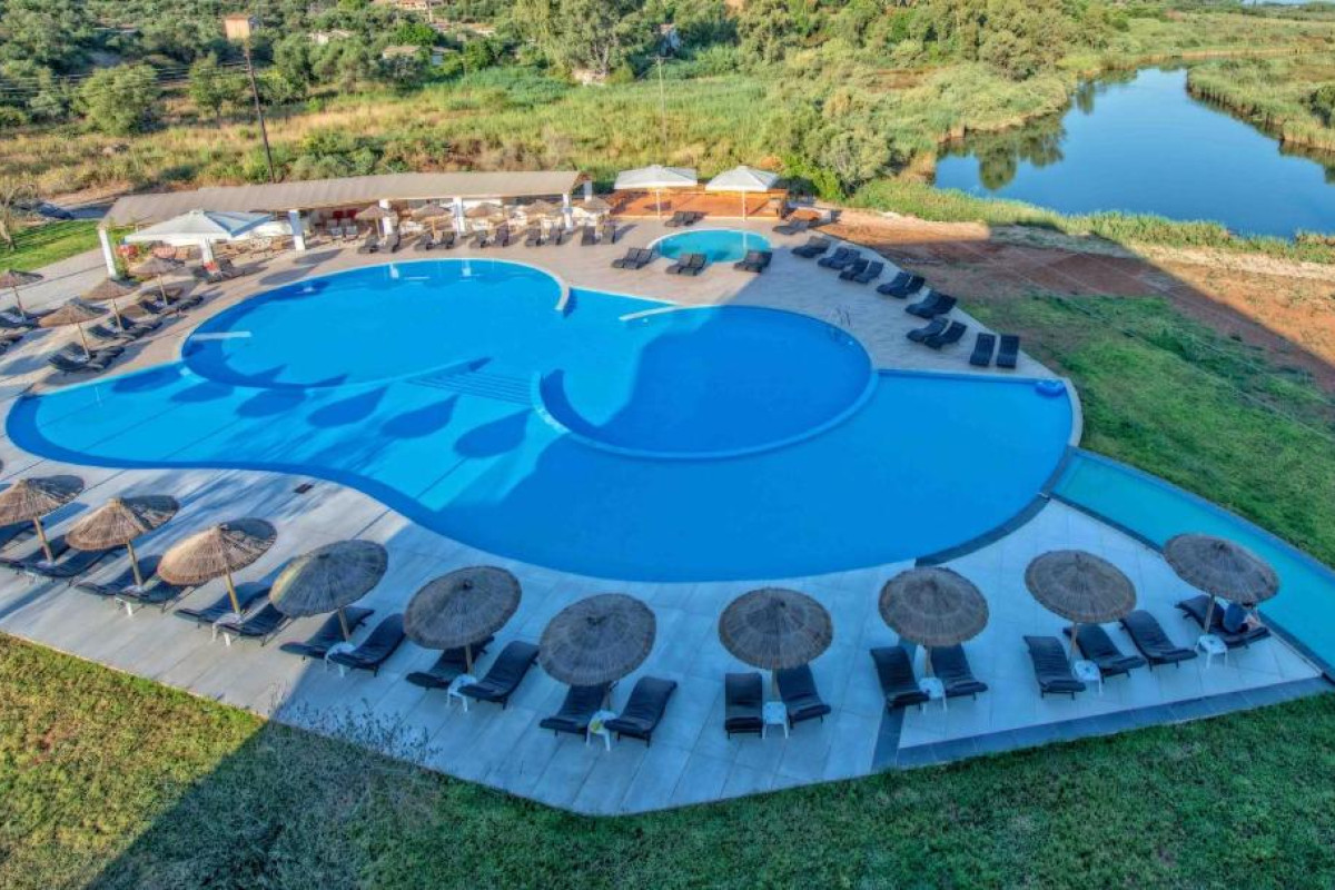 Ninos Laguna Holiday Resort