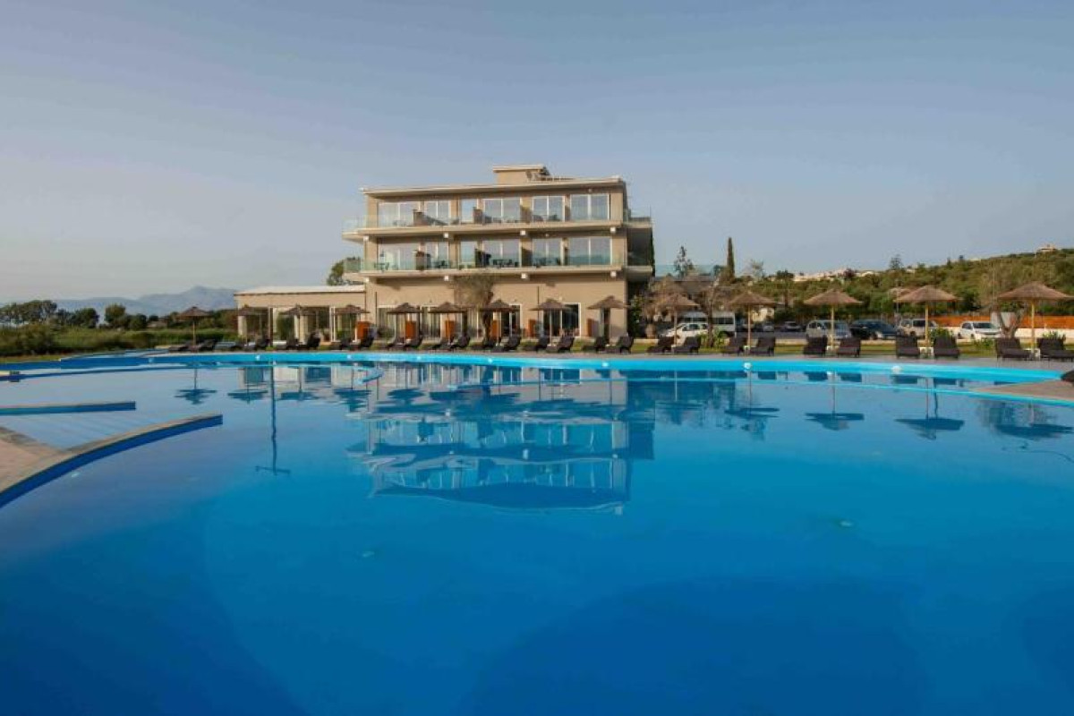 Ninos Laguna Holiday Resort