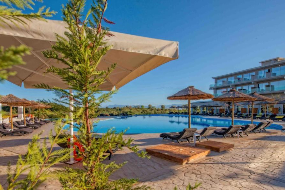 Ninos Laguna Holiday Resort
