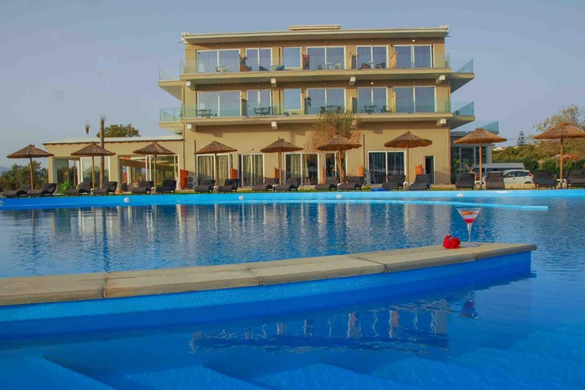 Ninos Laguna Holiday Resort