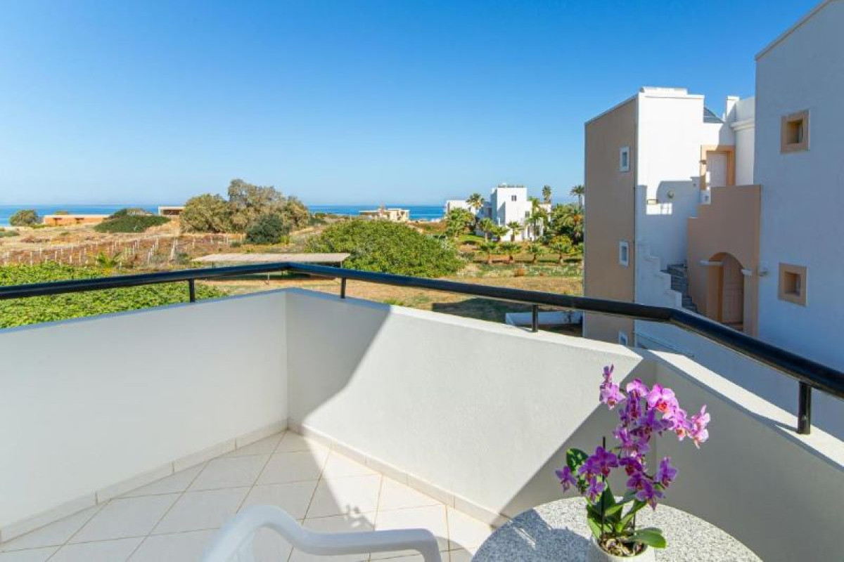 NIROS BEACHFRONT APART HOTEL