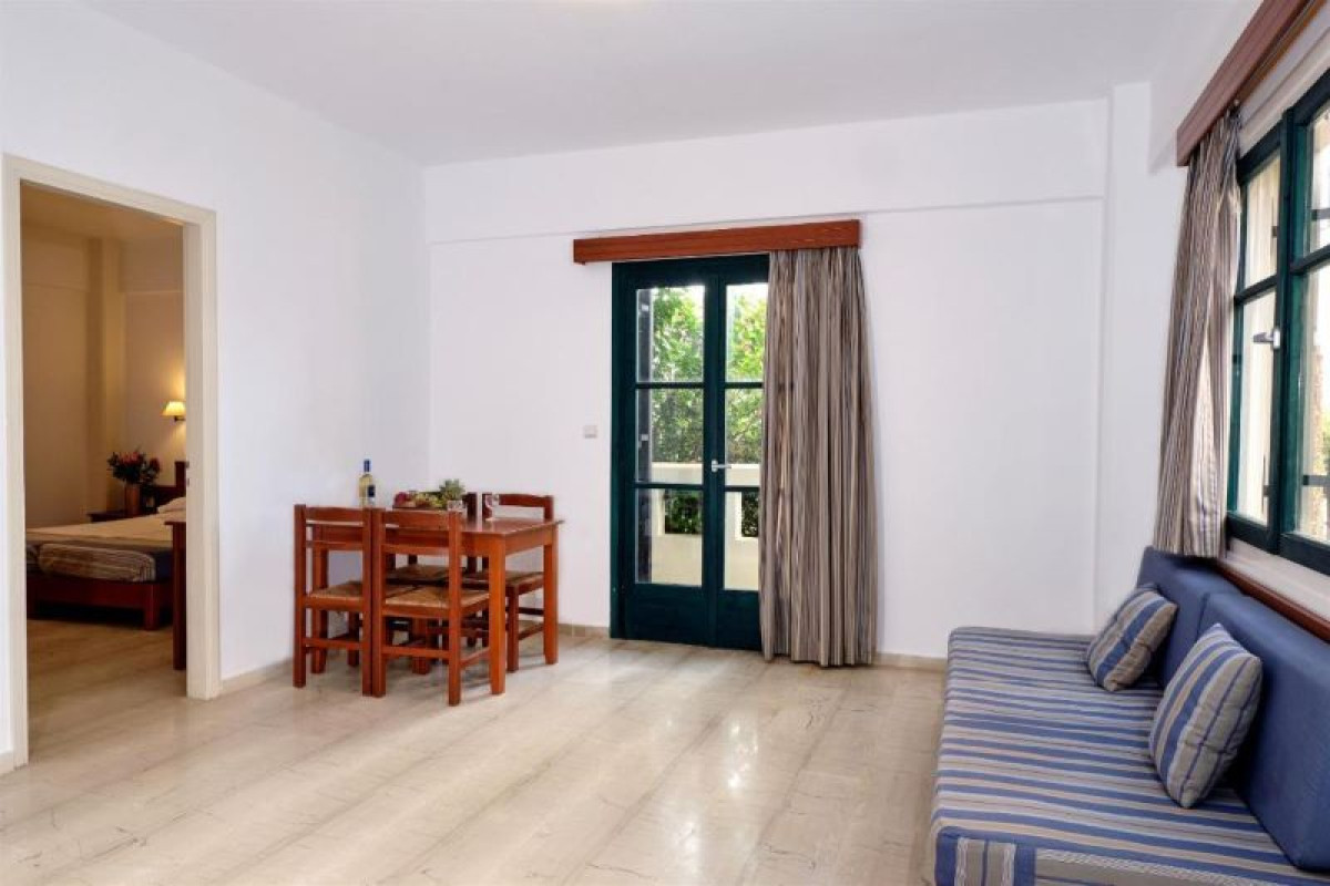 NIROS BEACHFRONT APART HOTEL