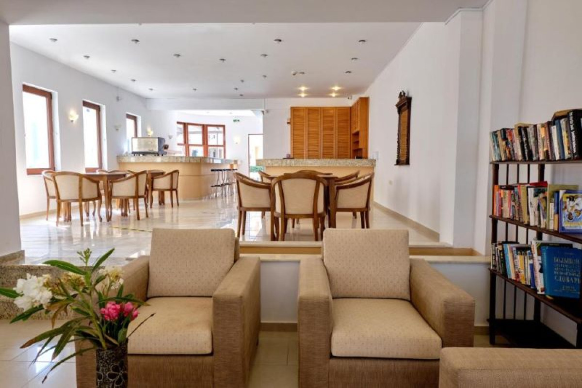 NIROS BEACHFRONT APART HOTEL