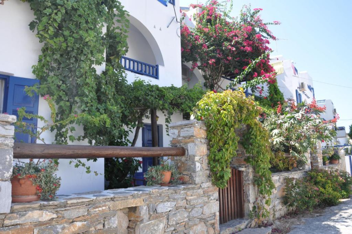 NOSTOS STUDIOS AND APARTMENTS