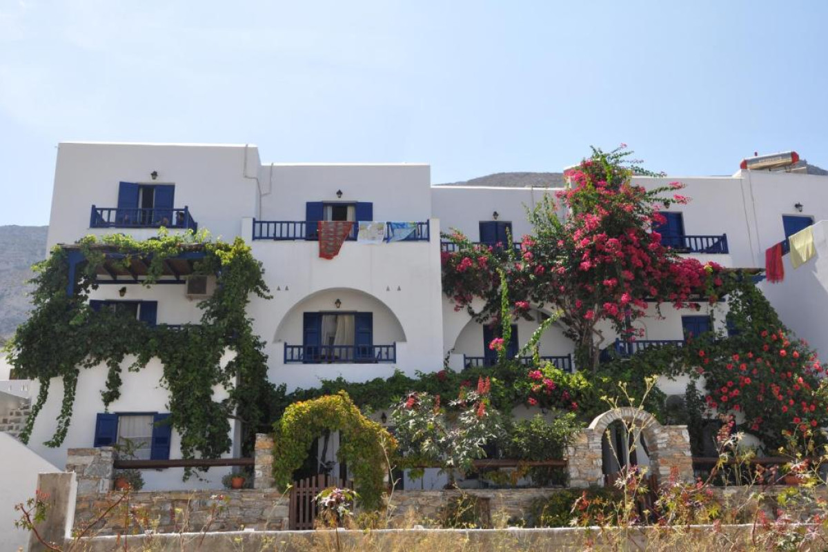 NOSTOS STUDIOS AND APARTMENTS