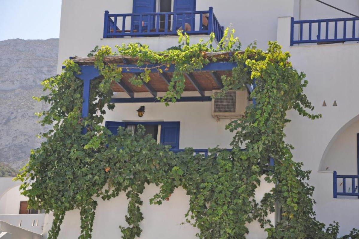 NOSTOS STUDIOS AND APARTMENTS