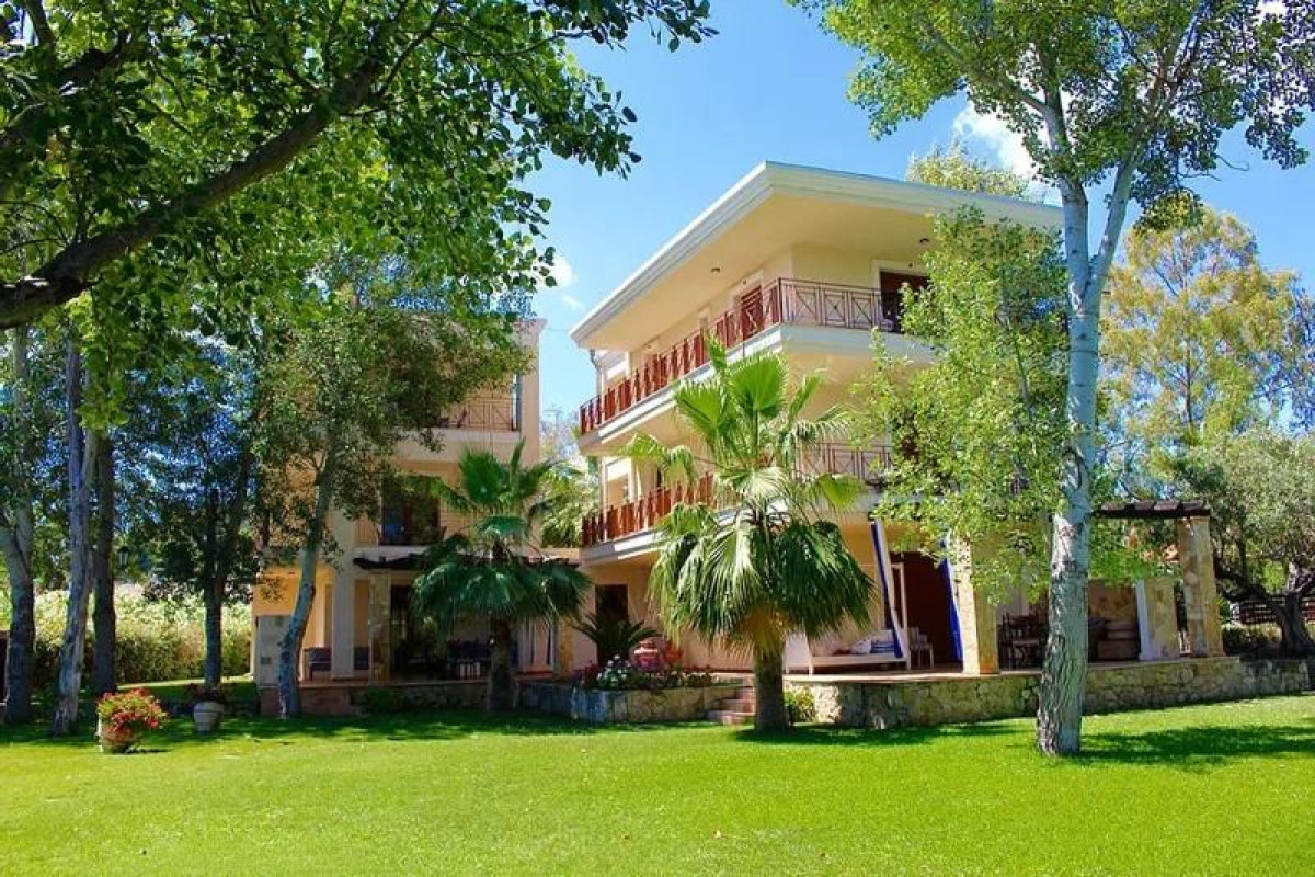 NŪSA suites & villas