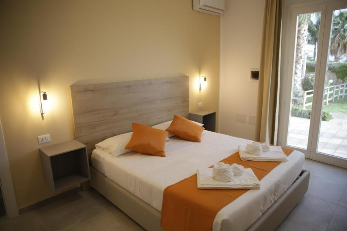 Oasi Guzzetta Hotel E Case Vacanze
