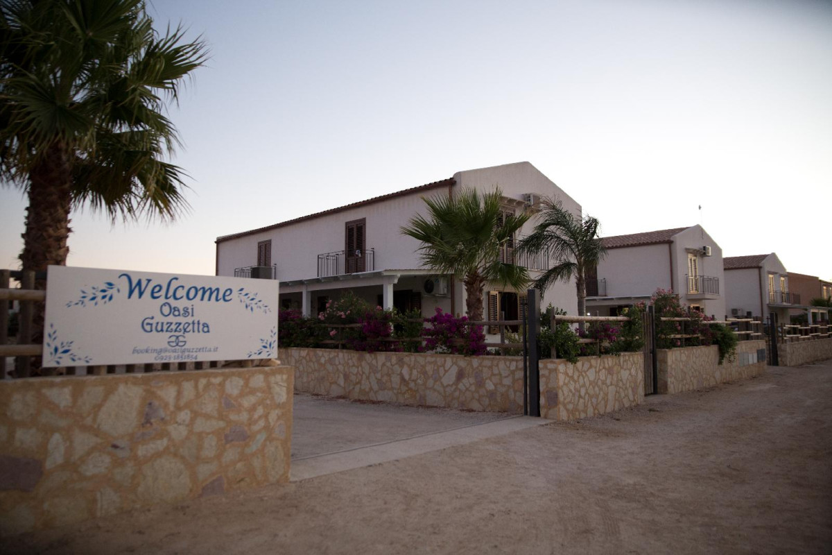 Oasi Guzzetta Hotel E Case Vacanze