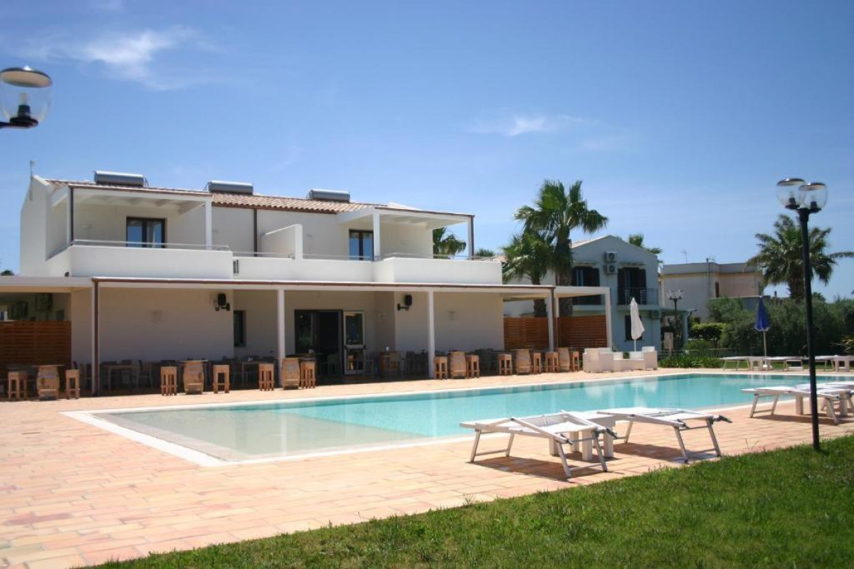 Oasi Guzzetta Hotel E Case Vacanze