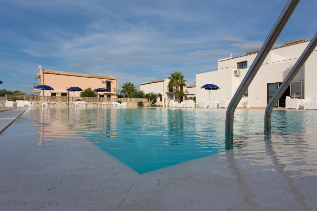 Oasi Guzzetta Hotel E Case Vacanze
