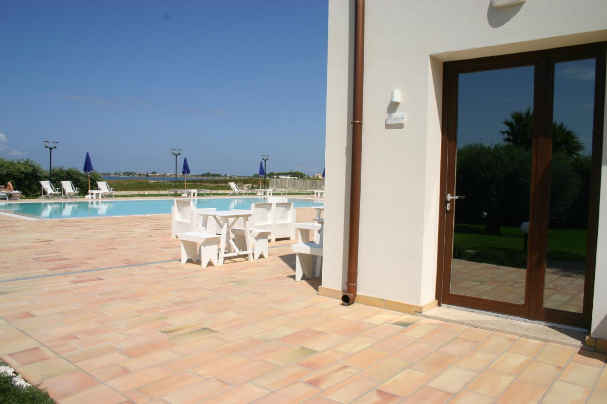 Oasi Guzzetta Hotel E Case Vacanze