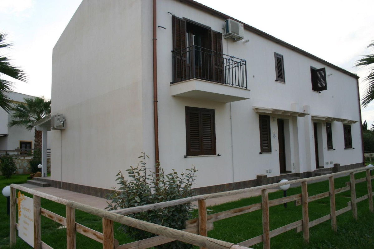 Oasi Guzzetta Hotel E Case Vacanze