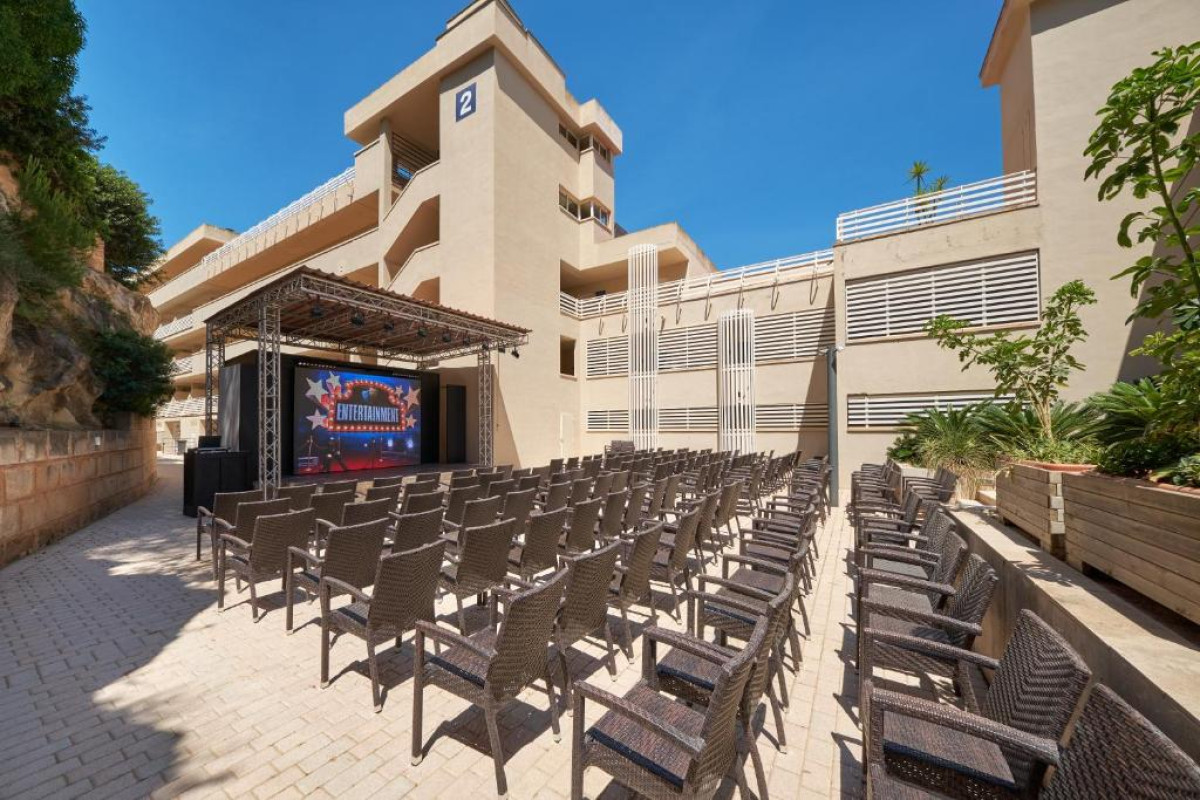 Hotel Occidental Cala Vinas