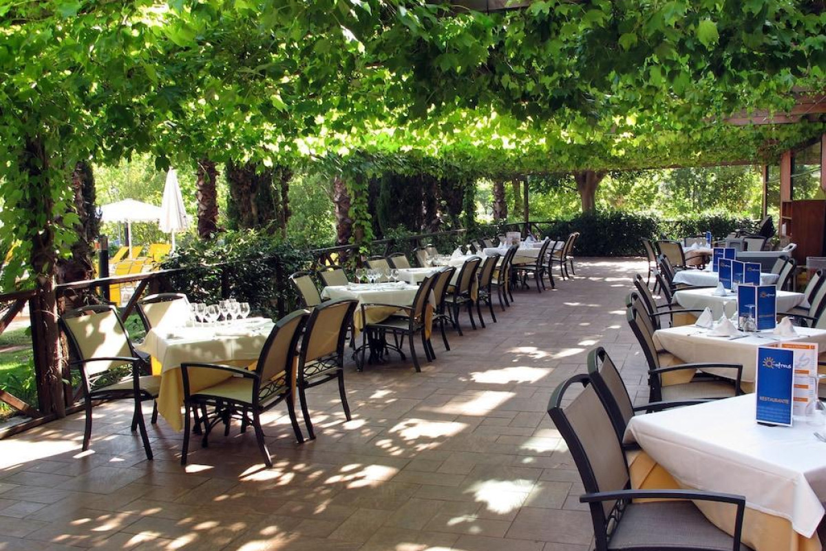 OHTELS VILA ROMANA