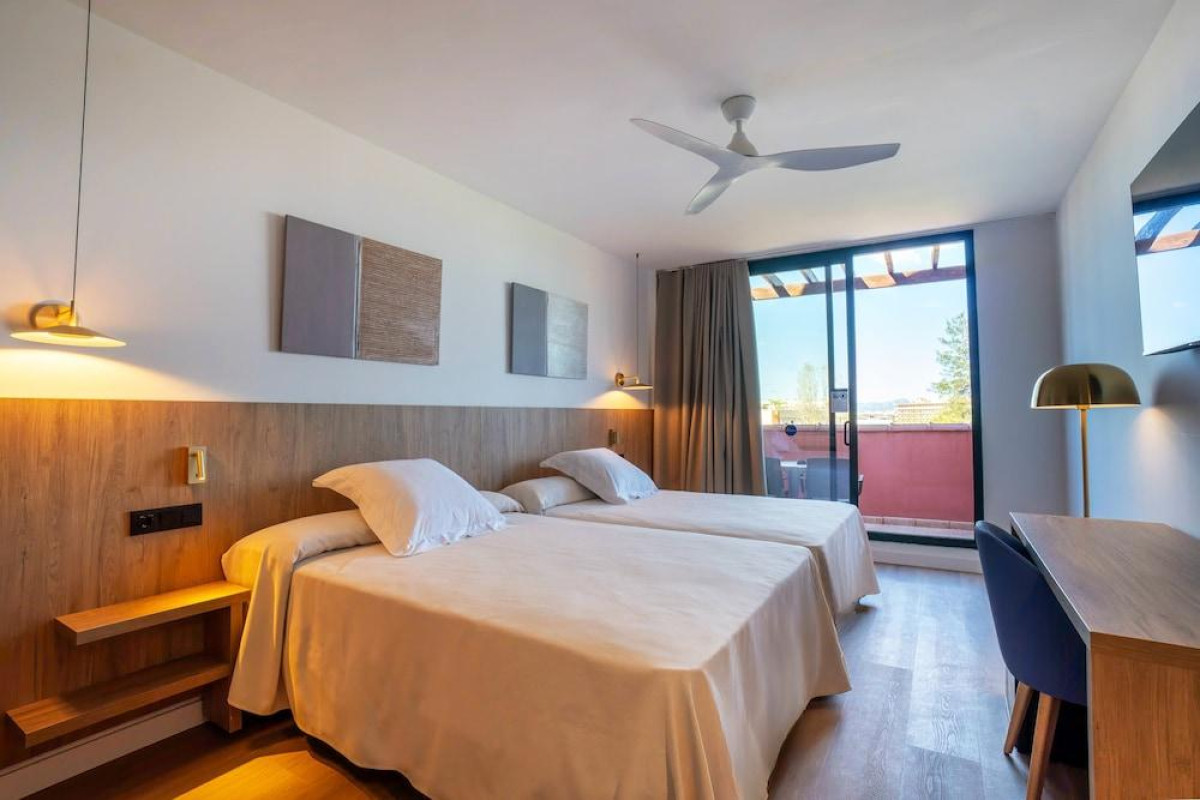 OHTELS VILA ROMANA