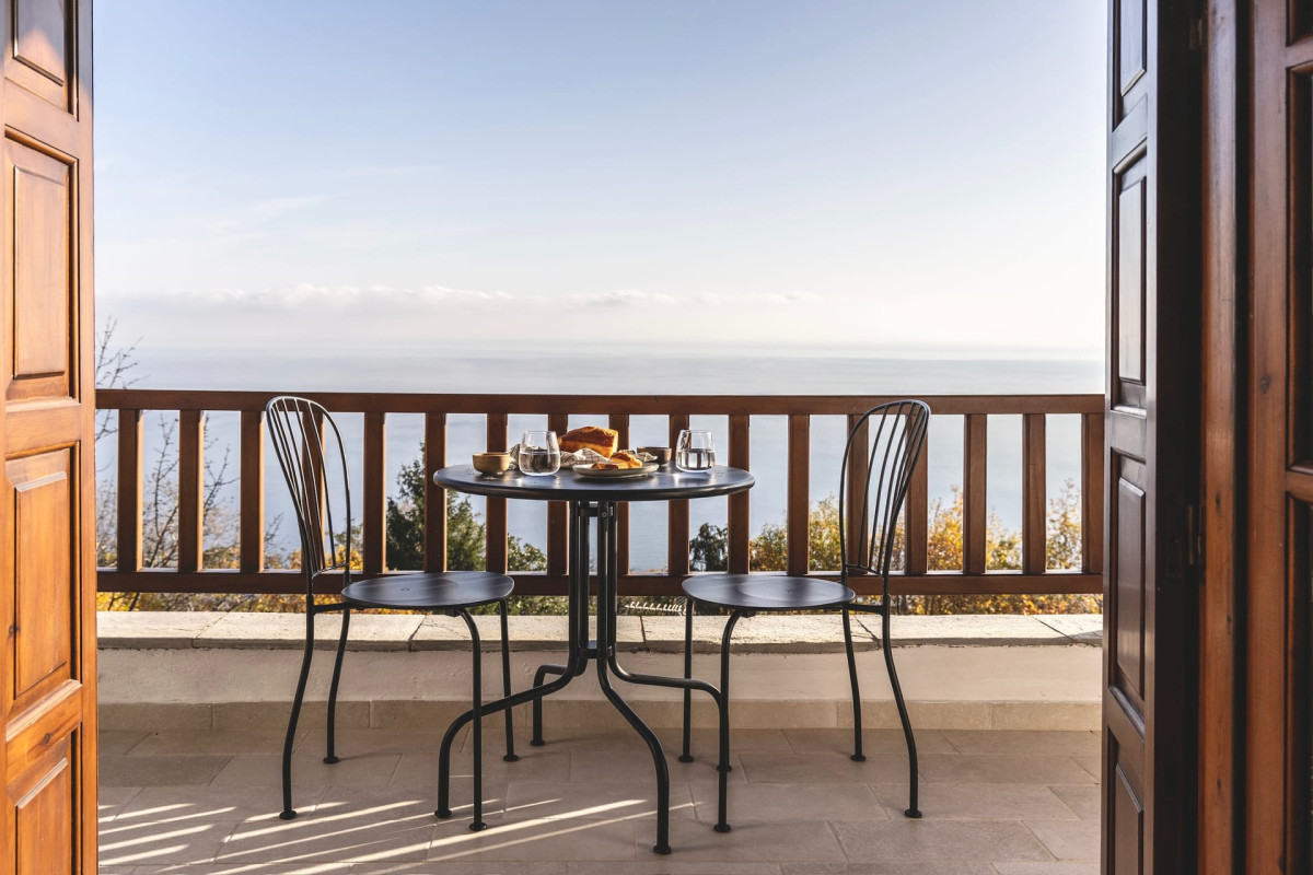 Om Living Pelion