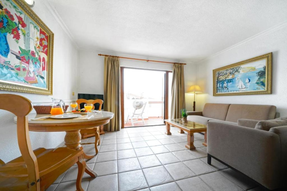 ONA BEVERLY HILLS SUITES