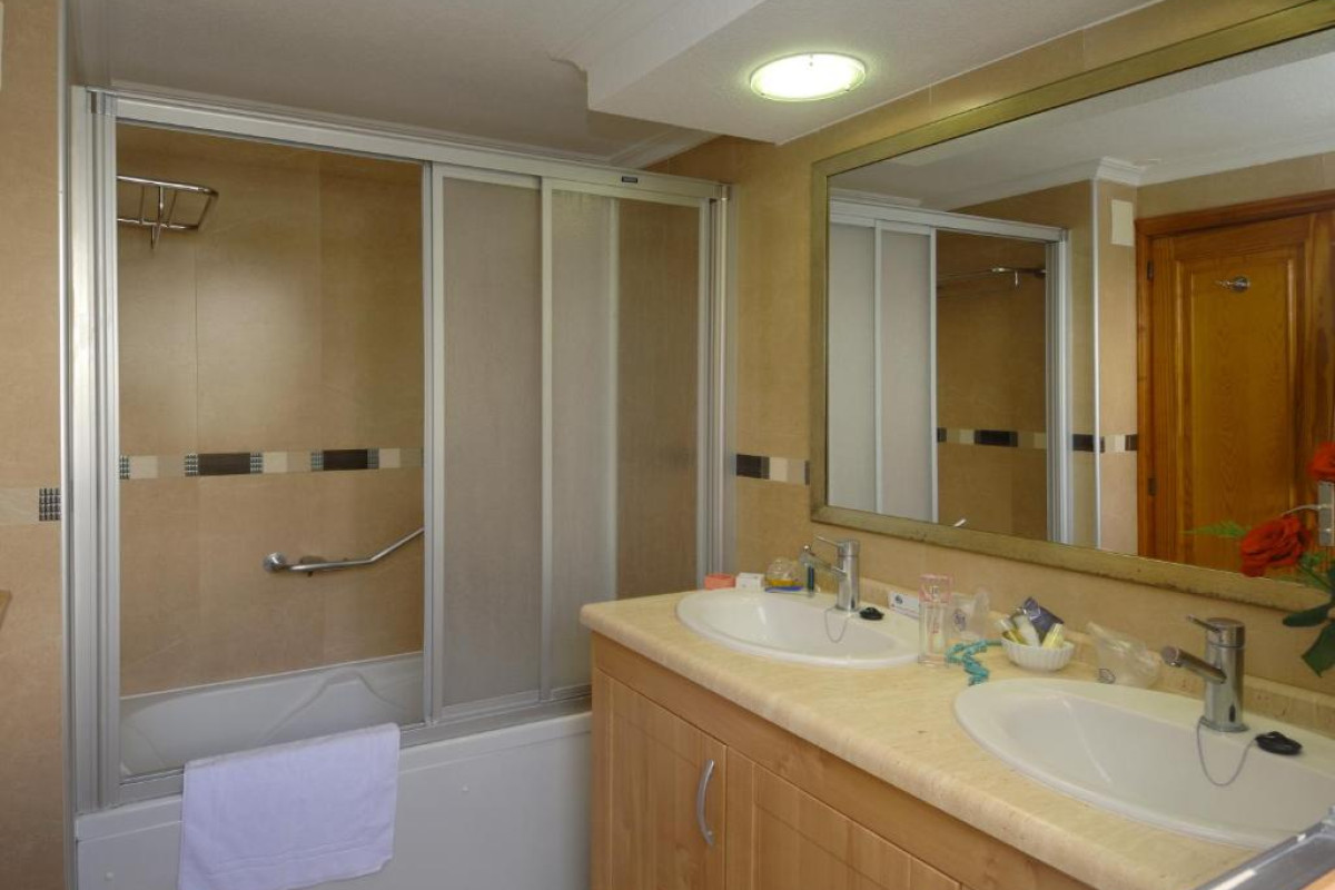 ONA BEVERLY HILLS SUITES