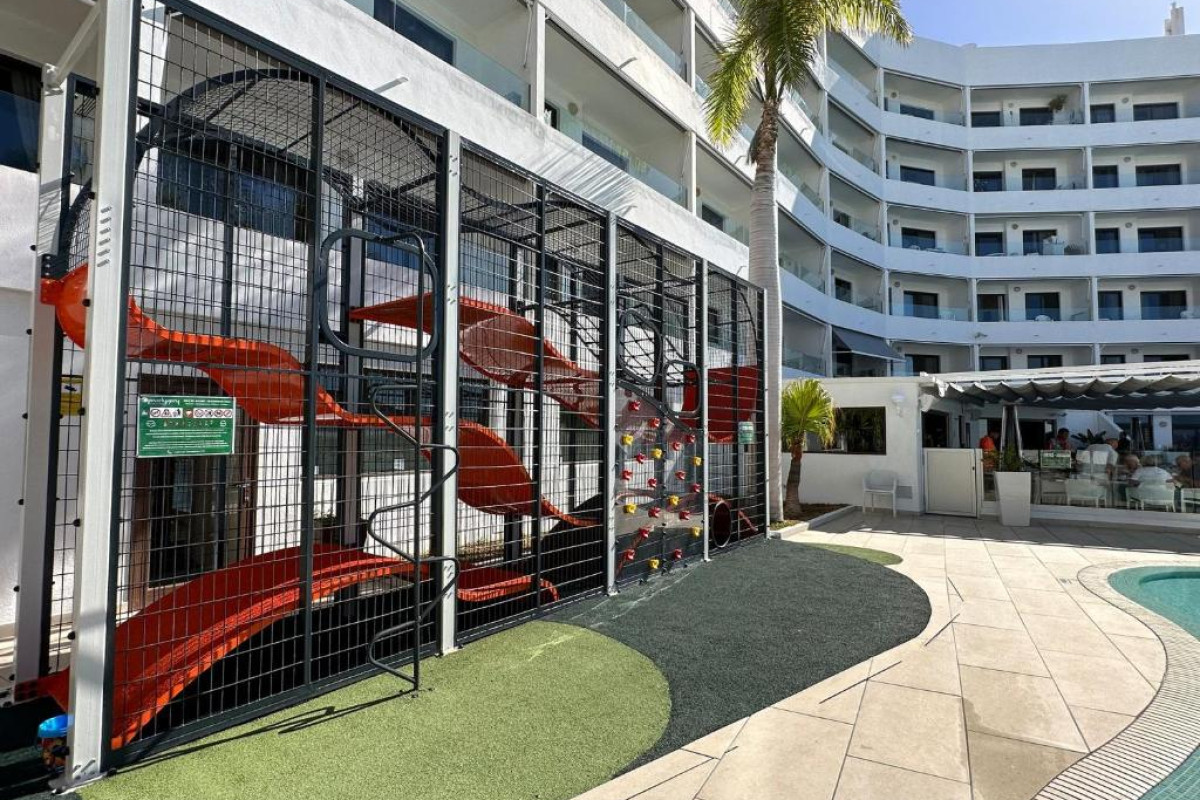 Ona Pearly Grey Hotel