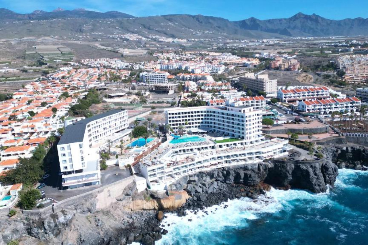Ona Pearly Grey Hotel