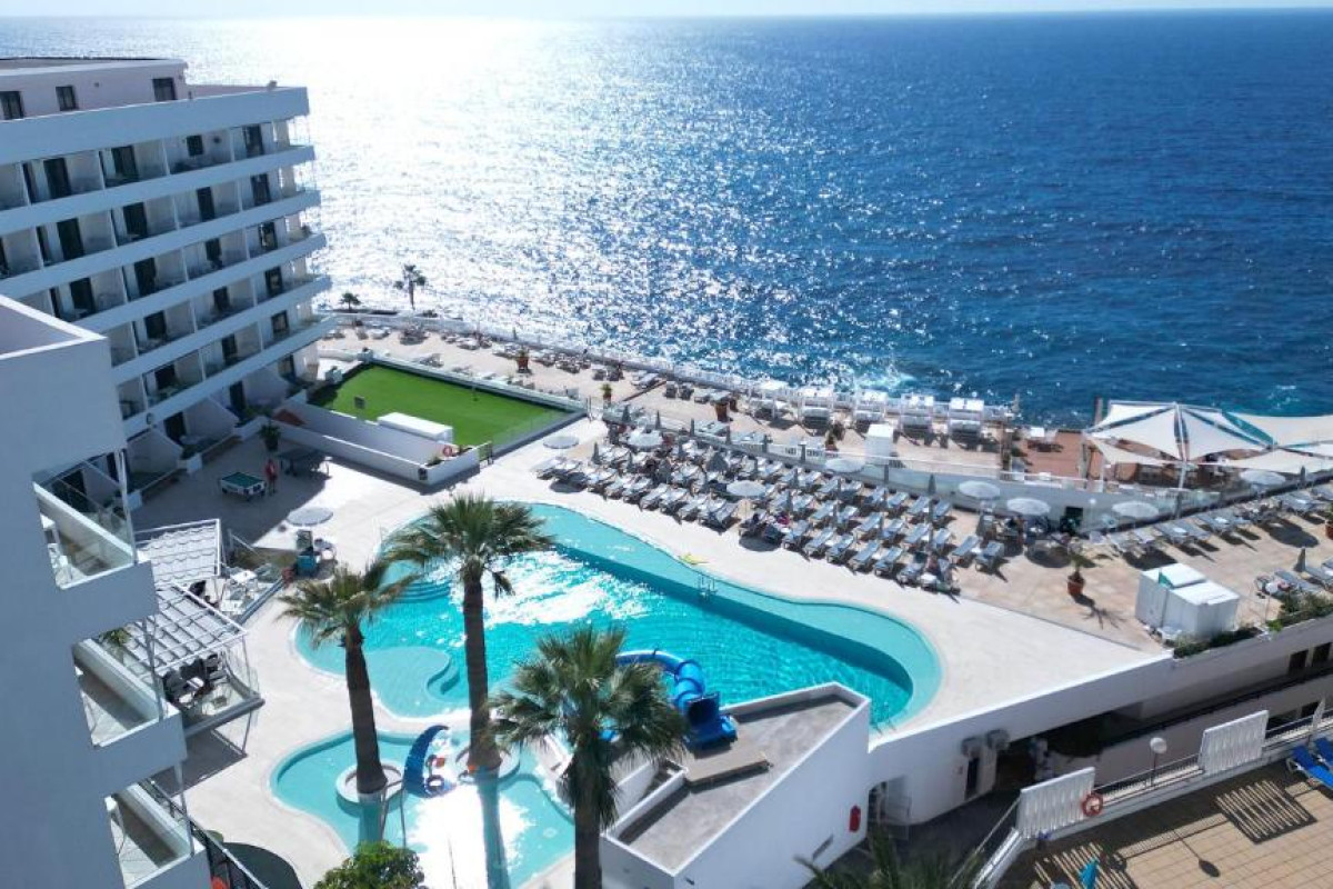 Ona Pearly Grey Hotel