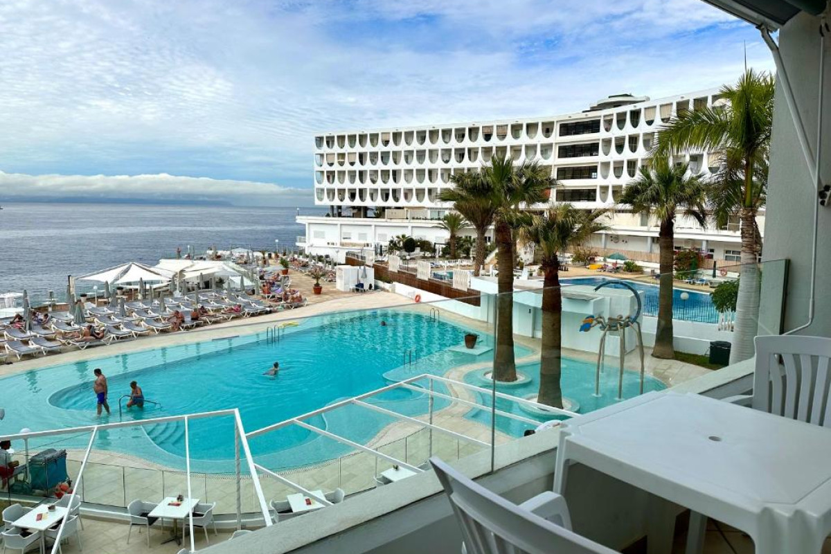Ona Pearly Grey Hotel