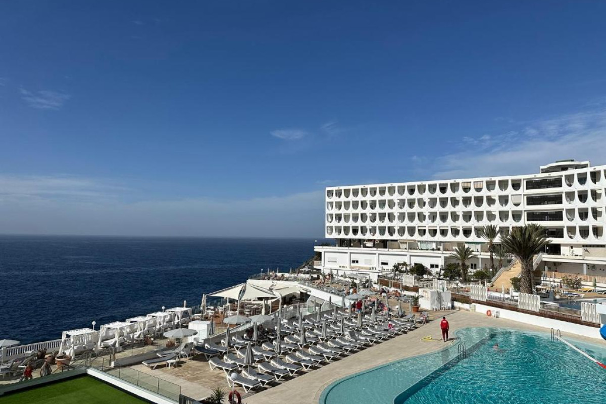 Ona Pearly Grey Hotel