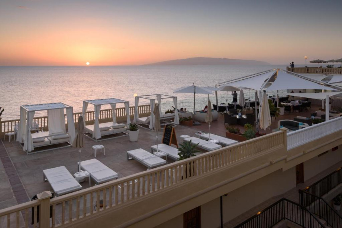 Ona Pearly Grey Hotel