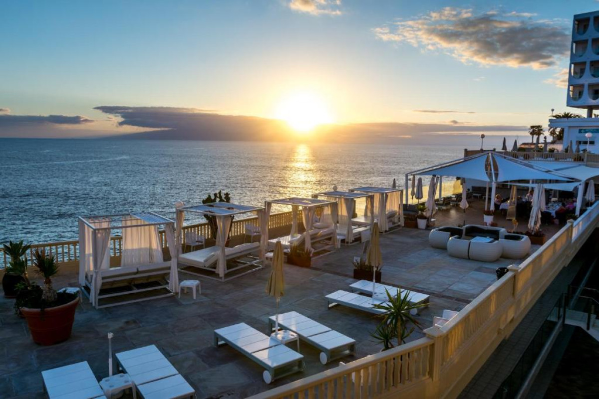 Ona Pearly Grey Hotel