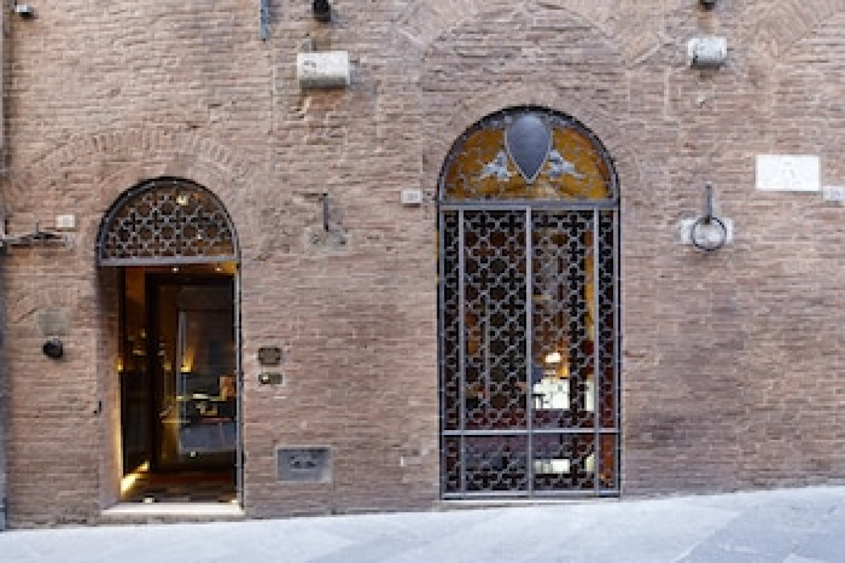 PALAZZETTO ROSSO