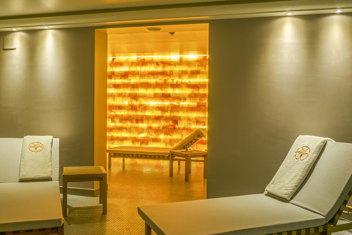 Palmon Bay Hotel & Spa