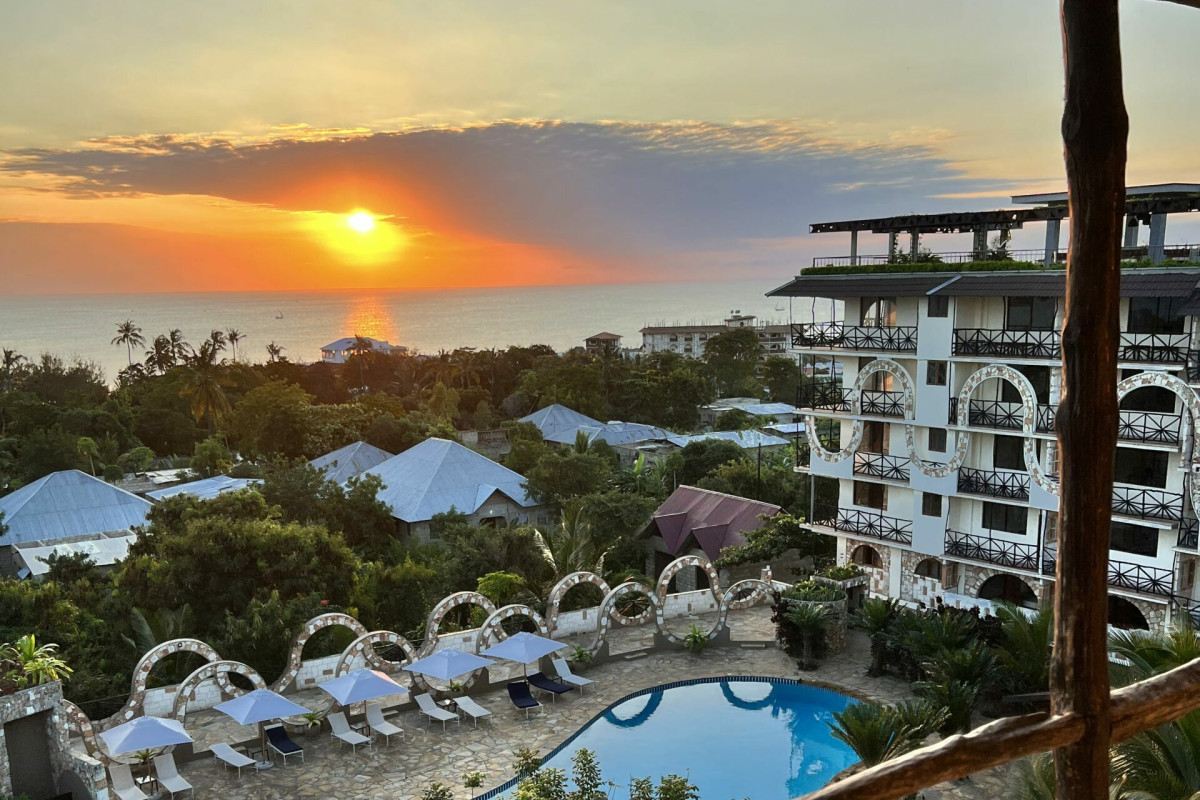 Palumbo Waves Resort