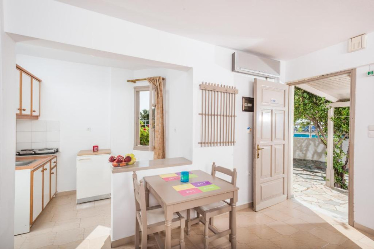 Panorama-Seaview Studios & Apartments