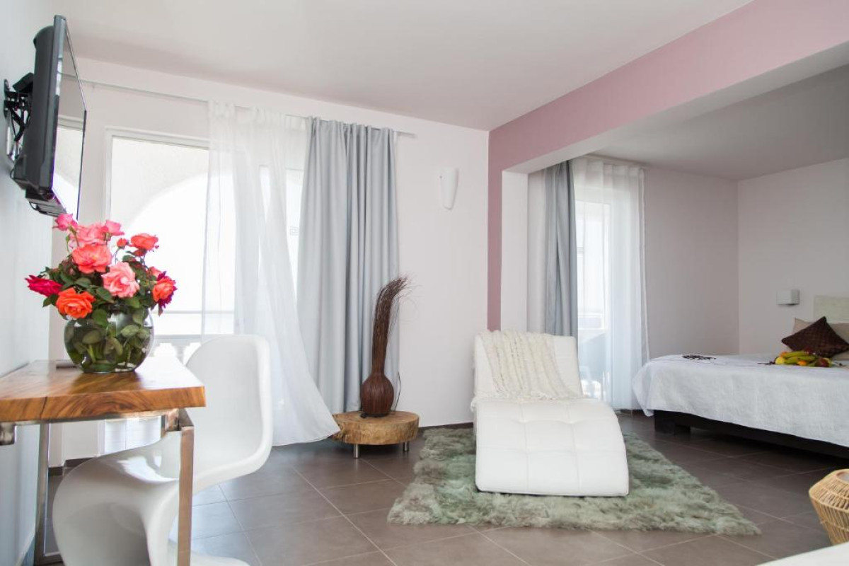PANTOKRATOR HOTEL - BARBATI