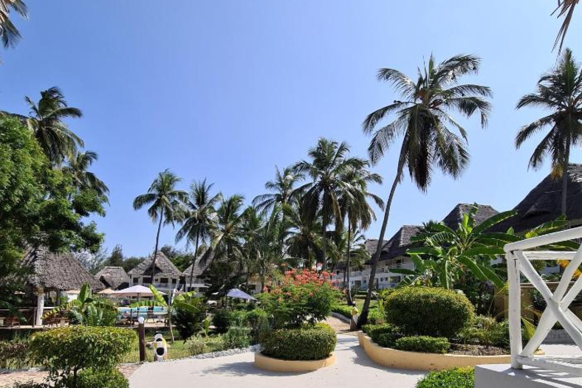 Paradise Beach Resort & Spa