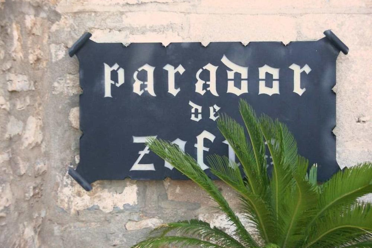 Parador De Zafra