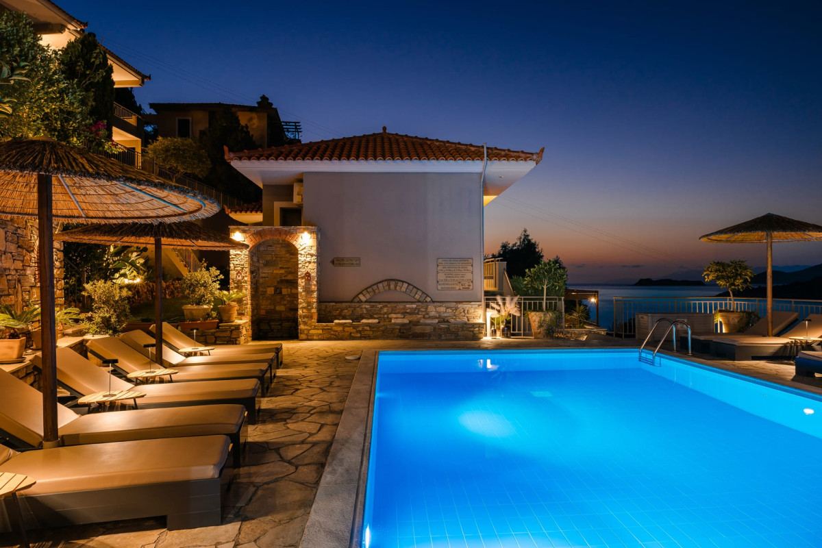 PARAMITHENIO VILLAGE BEACH RESORT