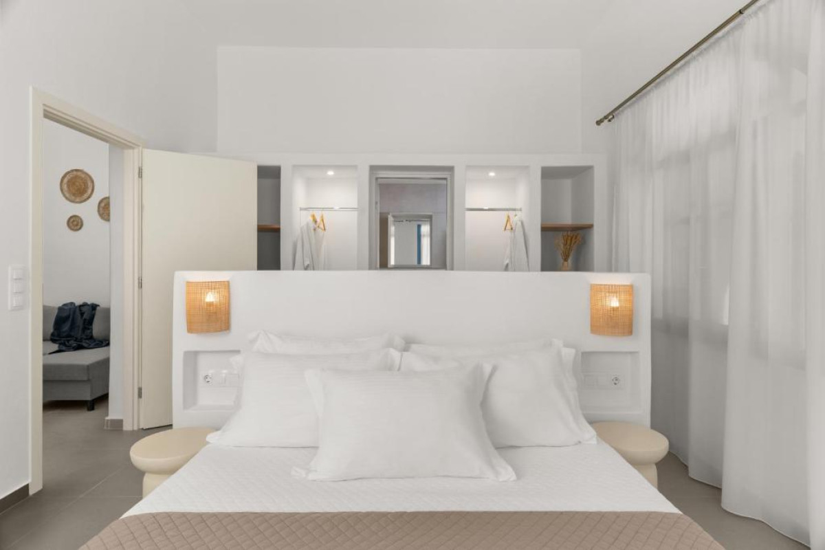 Paros Inn Seafront by GHH