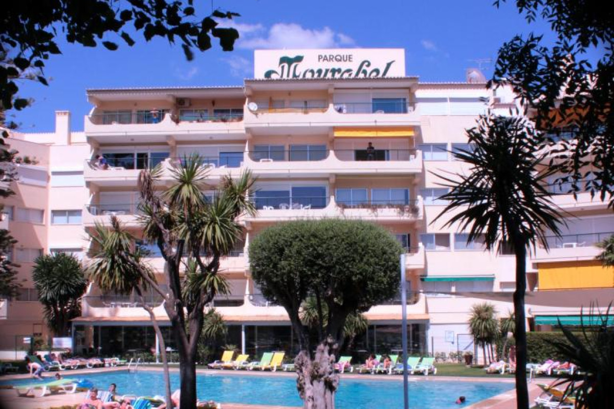 Parque Mourabel, Oasis Village and Pe do Lago