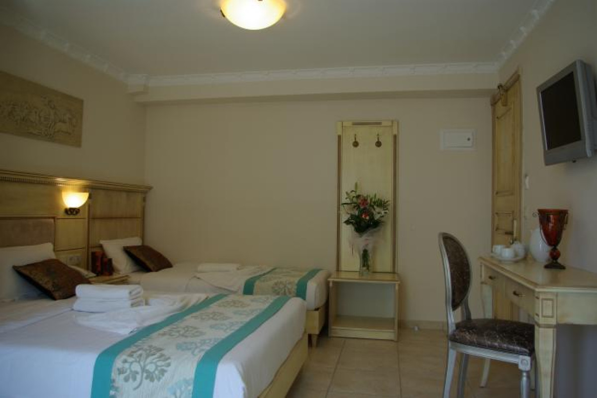 Parthenon Art Hotel